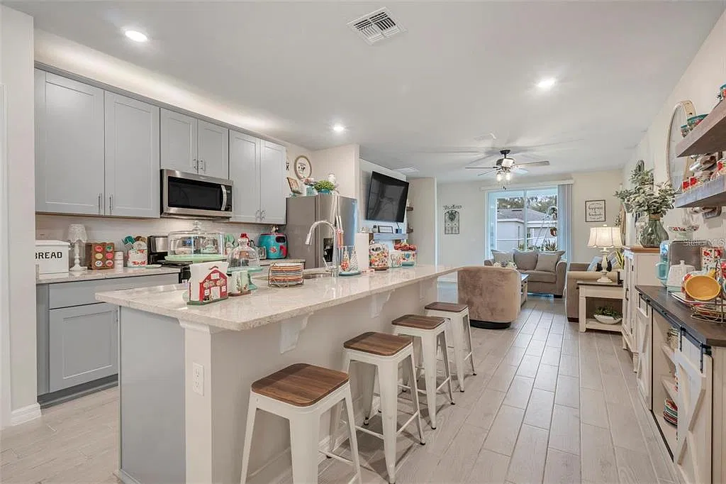 3 bed, 2.0 bath, 1484 sqft, $2,250 — Photo 4