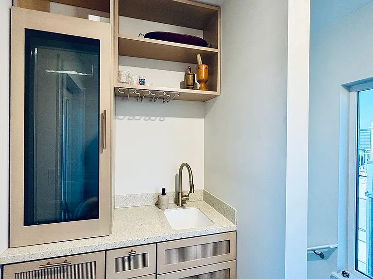 WET BAR ON 4TH LEVEL
