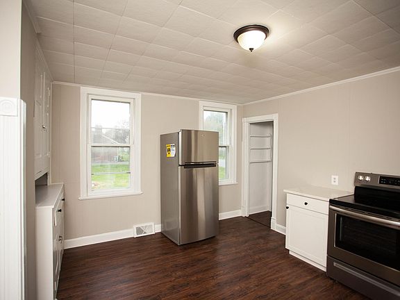 3rd image of 445 S Edgewood Dr #1