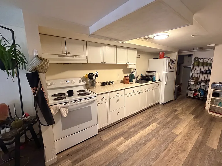 4 Union Ave — Photo 1