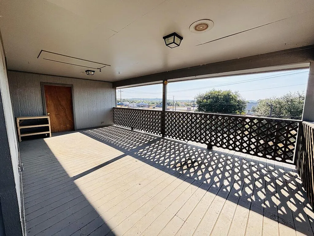 3 bed, 2.0 bath, 1740 sqft, $1,900 — Photo 3