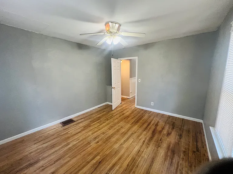 3320 Dix Ave — Photo 9