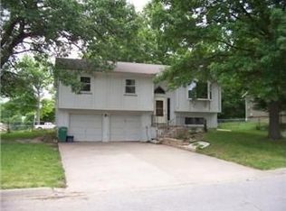 3032 S 14th St, Leavenworth, KS 66048