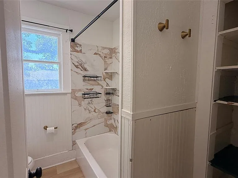 905 Jones St — Photo 16