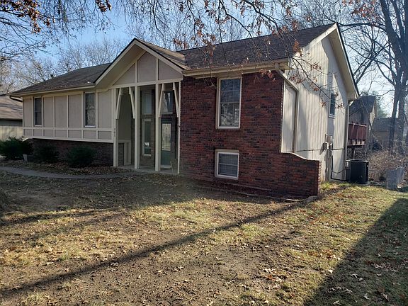 2nd image of 701 Greenbriar Ter