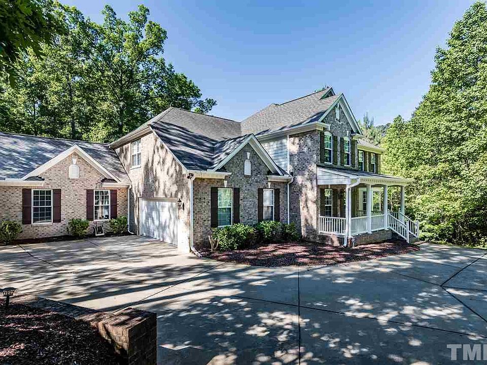 2nd image of 3719 Foxwood Pl