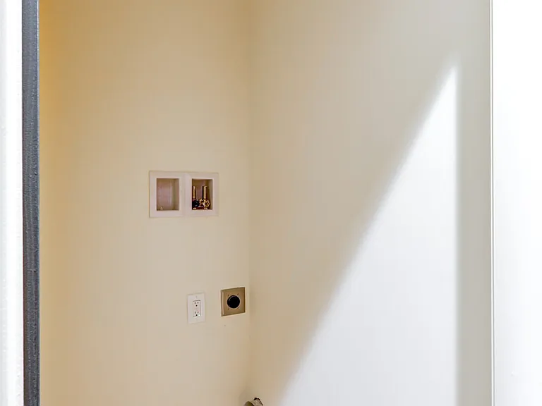 131 S Marshall St — Photo 17