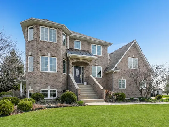 19043 S Saddlebrook Dr, Shorewood, IL 60404