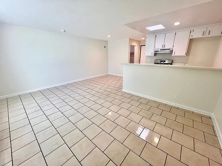 820 Glenoaks Apartments — Photo 12