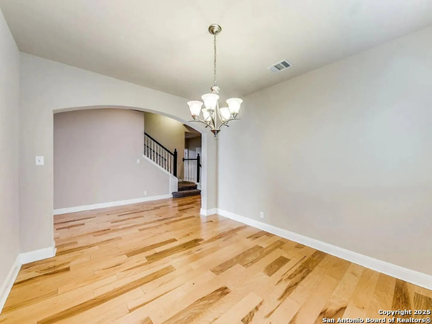 Welcome to 912 Resaca - a spacious and inviting 4-bedroom, 2.5-bath home nestled in the heart of ... — Photo 3