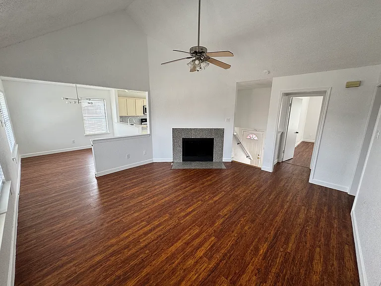 781 Pierre Ln — Photo 28