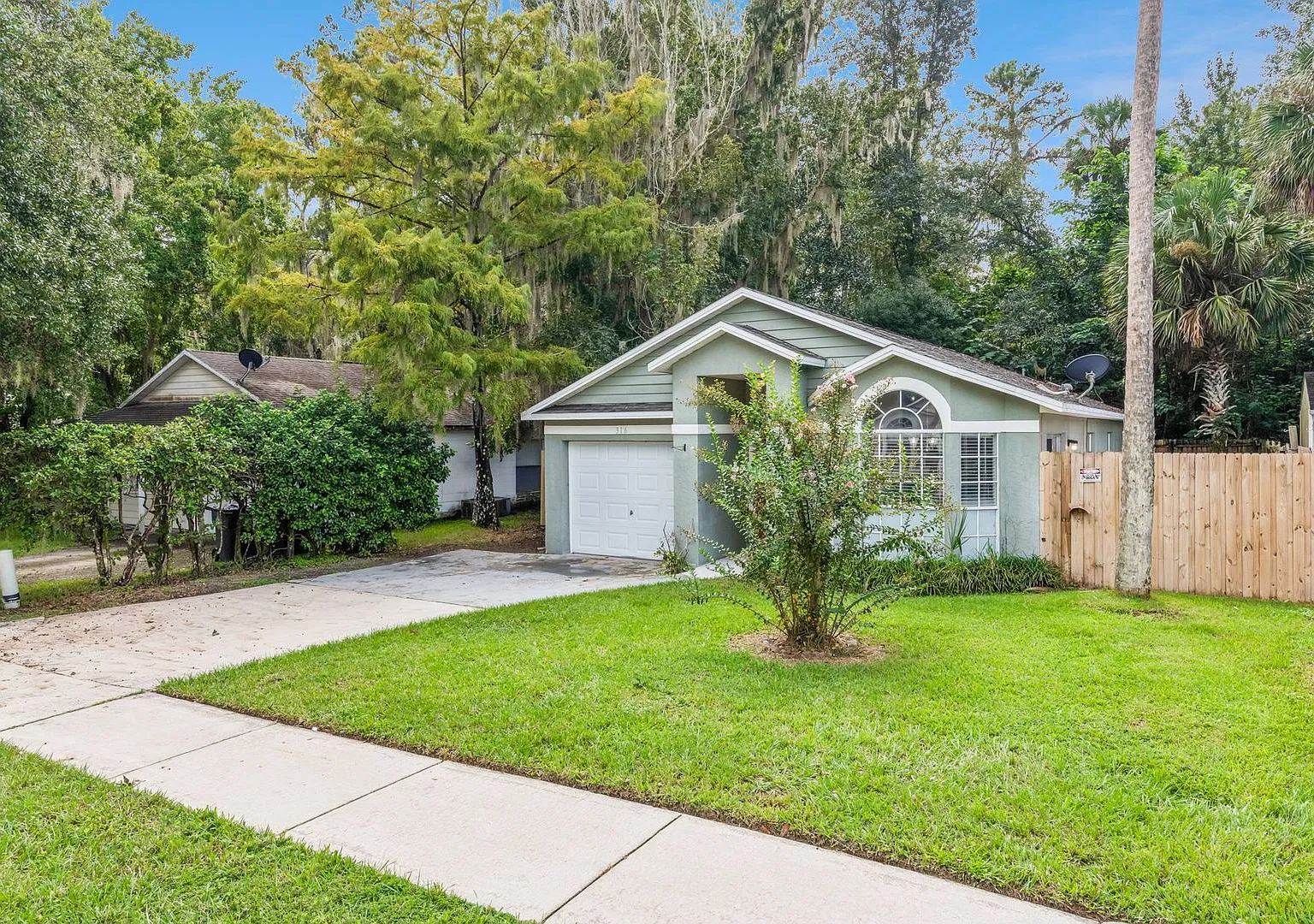 Apopka 3/2 Home w/ Garage and Large Fenced Yard ~ All Tile Floors ~ Must See! — Photo 2