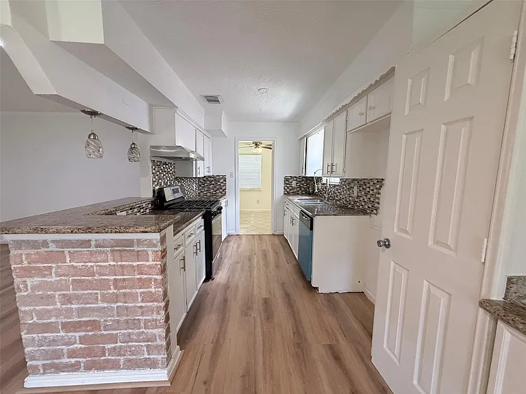 12214 Corona Ln — Photo 30