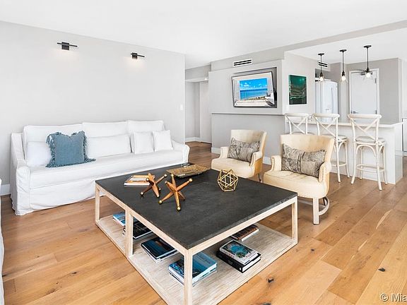 5th image of 881 Ocean Dr APT 17C