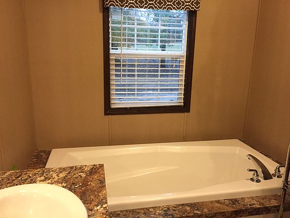 Master Bath garden tub