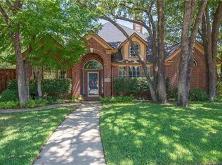 1393 Oak Hill Cir, Lewisville, TX 75067