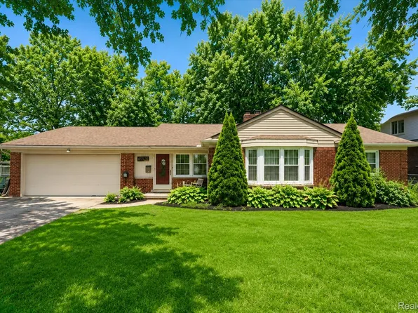 45520 Deshon St, Utica, MI 48317