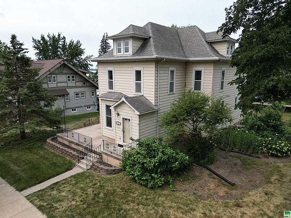 3rd image of 118 Lake Ave