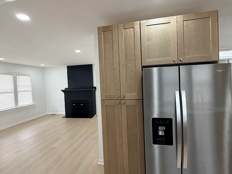 2702 Lancaster Ave — Photo 7