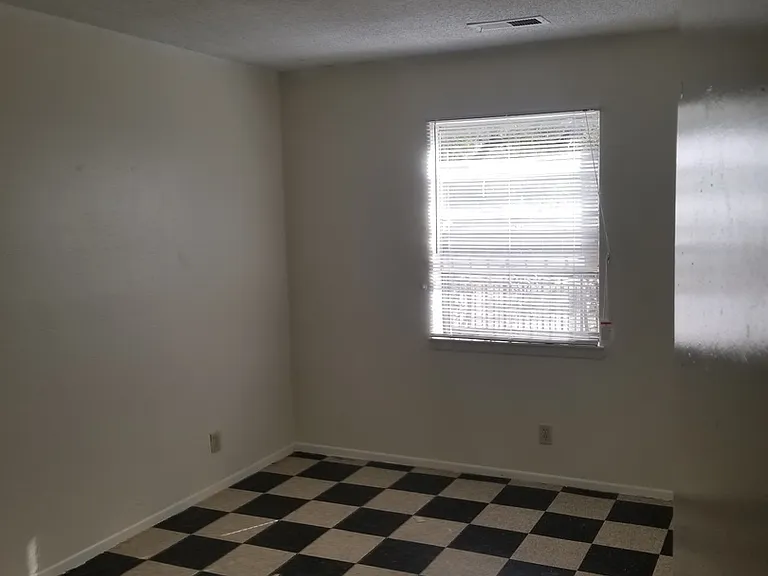 Zodiac Apartments — Photo 5