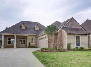 121 Autumnbrook Dr, Broussard, LA 70518