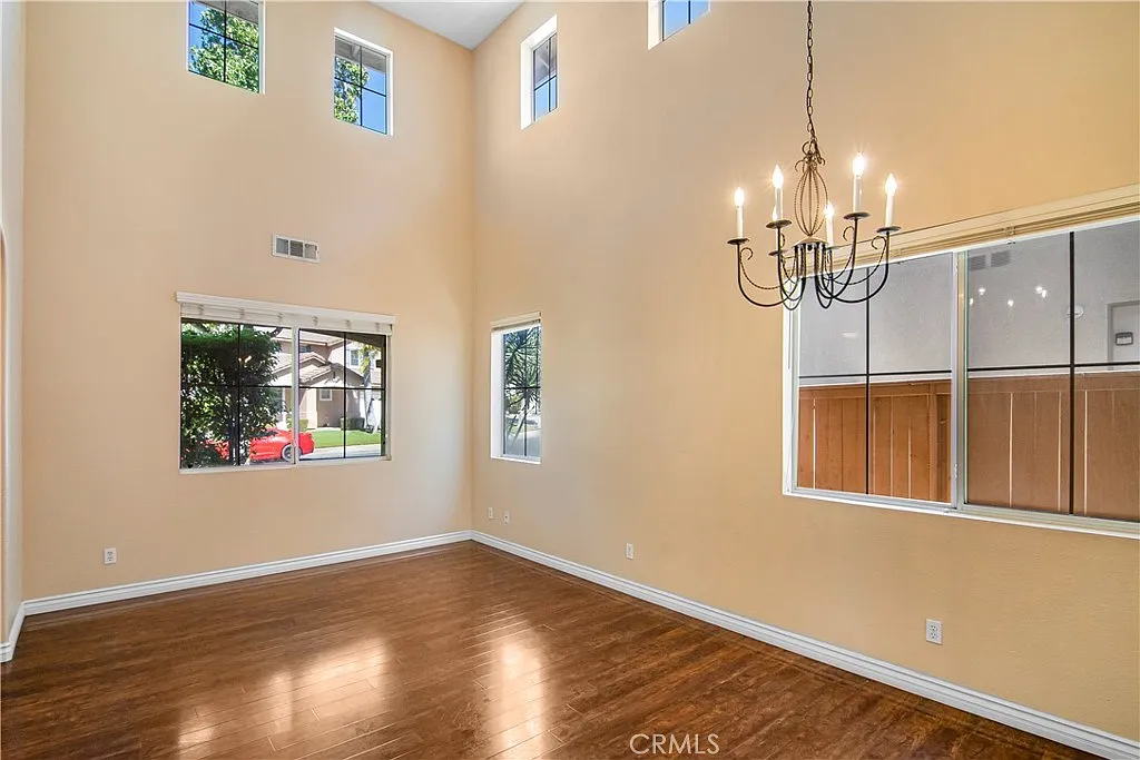 4 bed, 2.5 bath, 2202 sqft, $3,395 — Photo 4