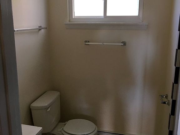 2nd image of 1308 Cobb Ct