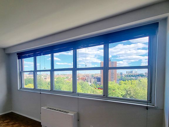 3rd image of 555 Kappock St APT 4R