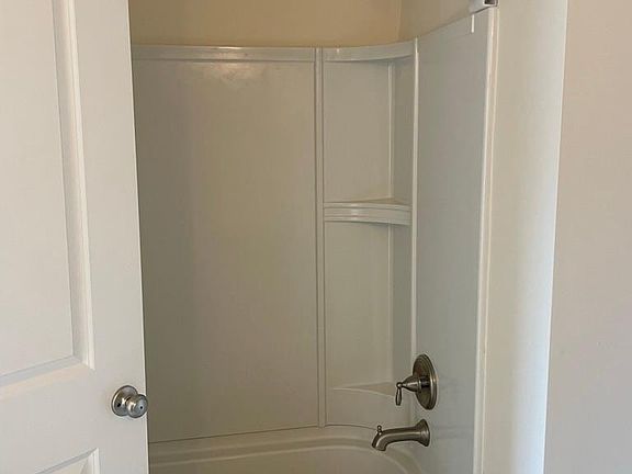 5th image of 212 Mia Dr