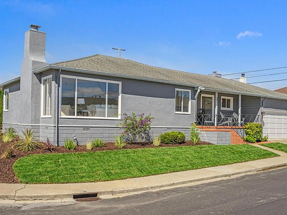 3rd image of 201 Ravenwood Way