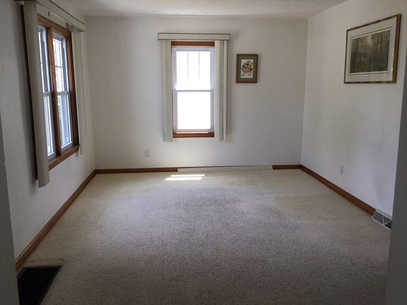 3rd image of 154 Sharon Ave