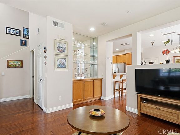 5th image of 4257 Emerald Ave