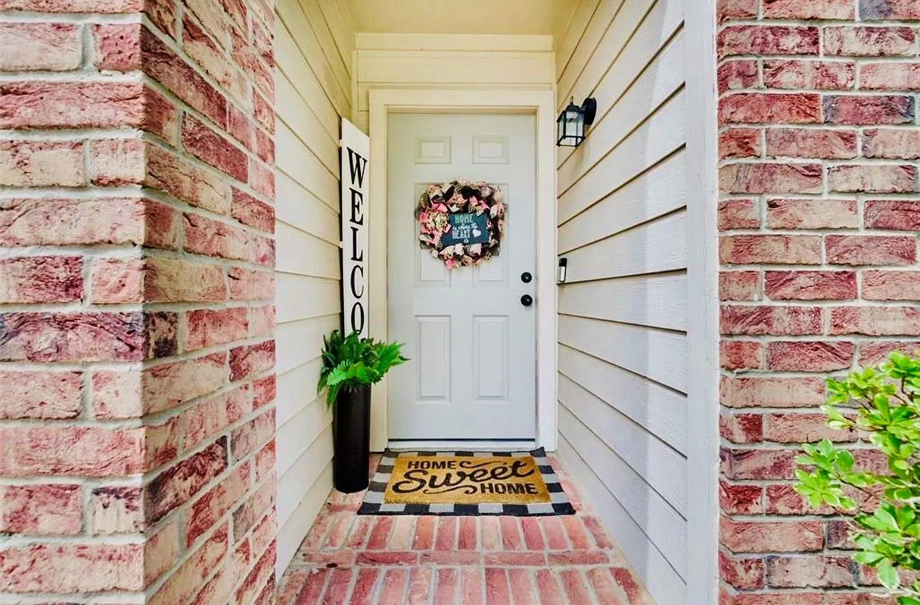 4 bed, 2.5 bath, 2560 sqft, $2,200 — Photo 4