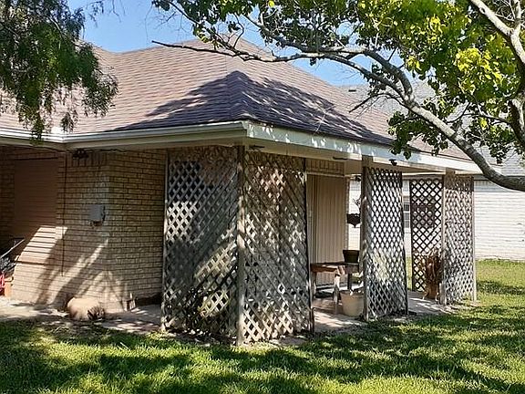 3rd image of 606 Terrace Cir
