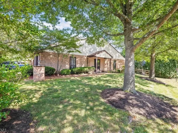 16 Jennifer Ct, Lebanon Boro, NJ 08833