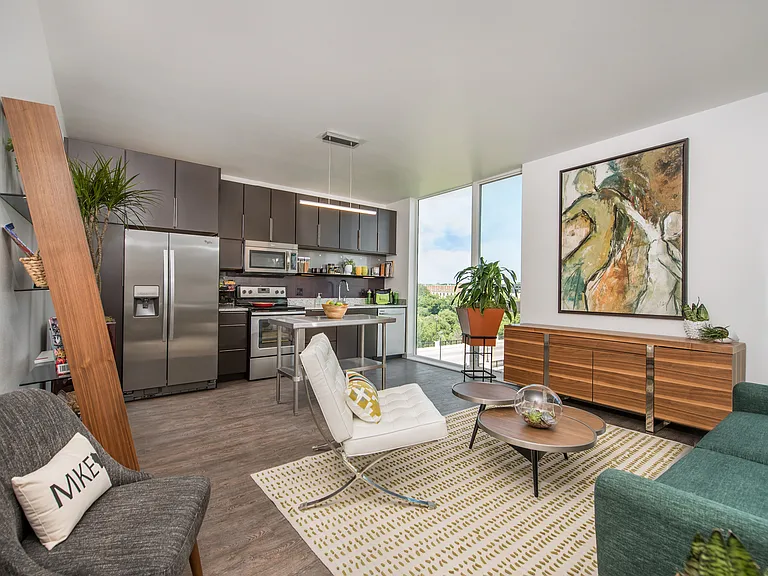 Kitchen / Living Room
