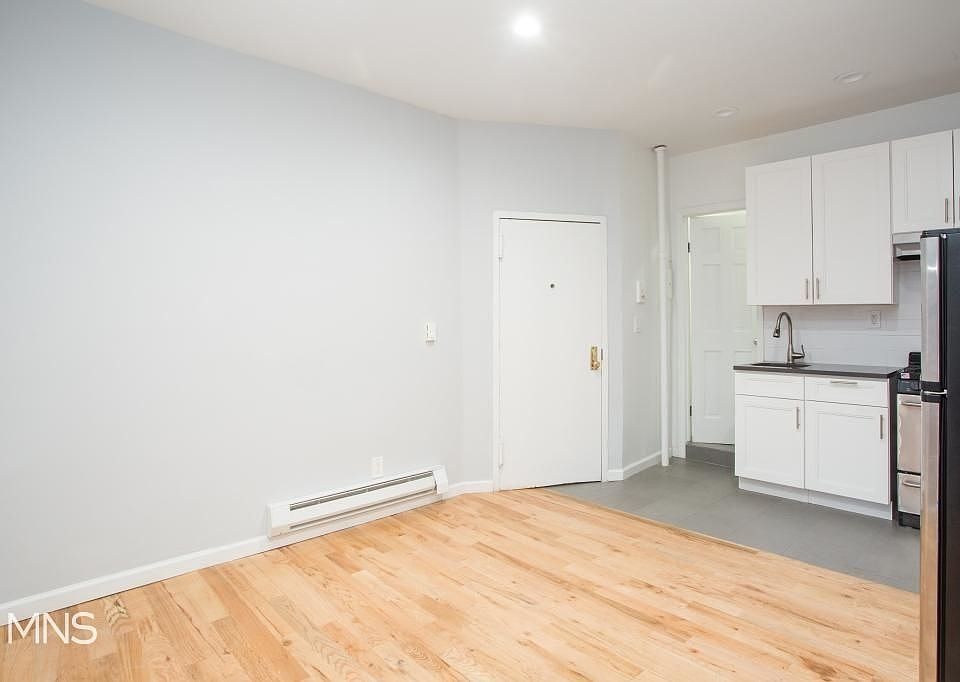 1st image of 340 W 49th St #4RE2
