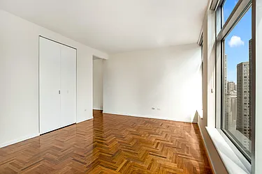 Rented by R New York