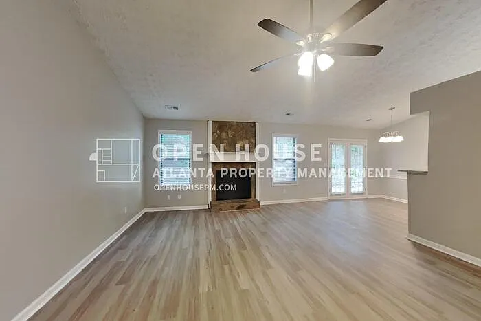 815 Riverstone Ln — Photo 5