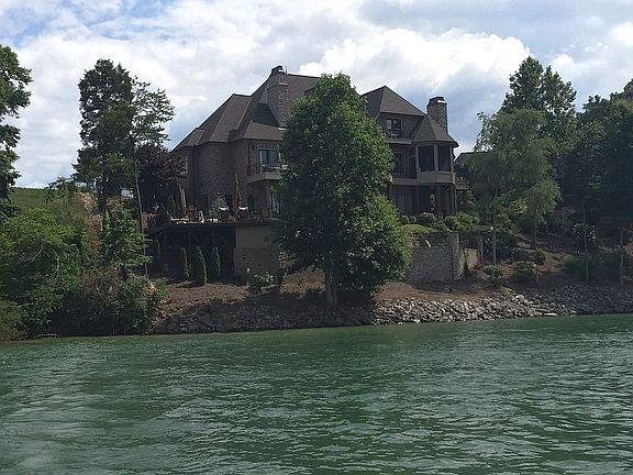 2nd image of 2536 Marina Way