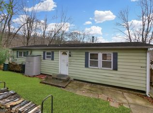 12 Northwood Dr, High Bridge, NJ 08829