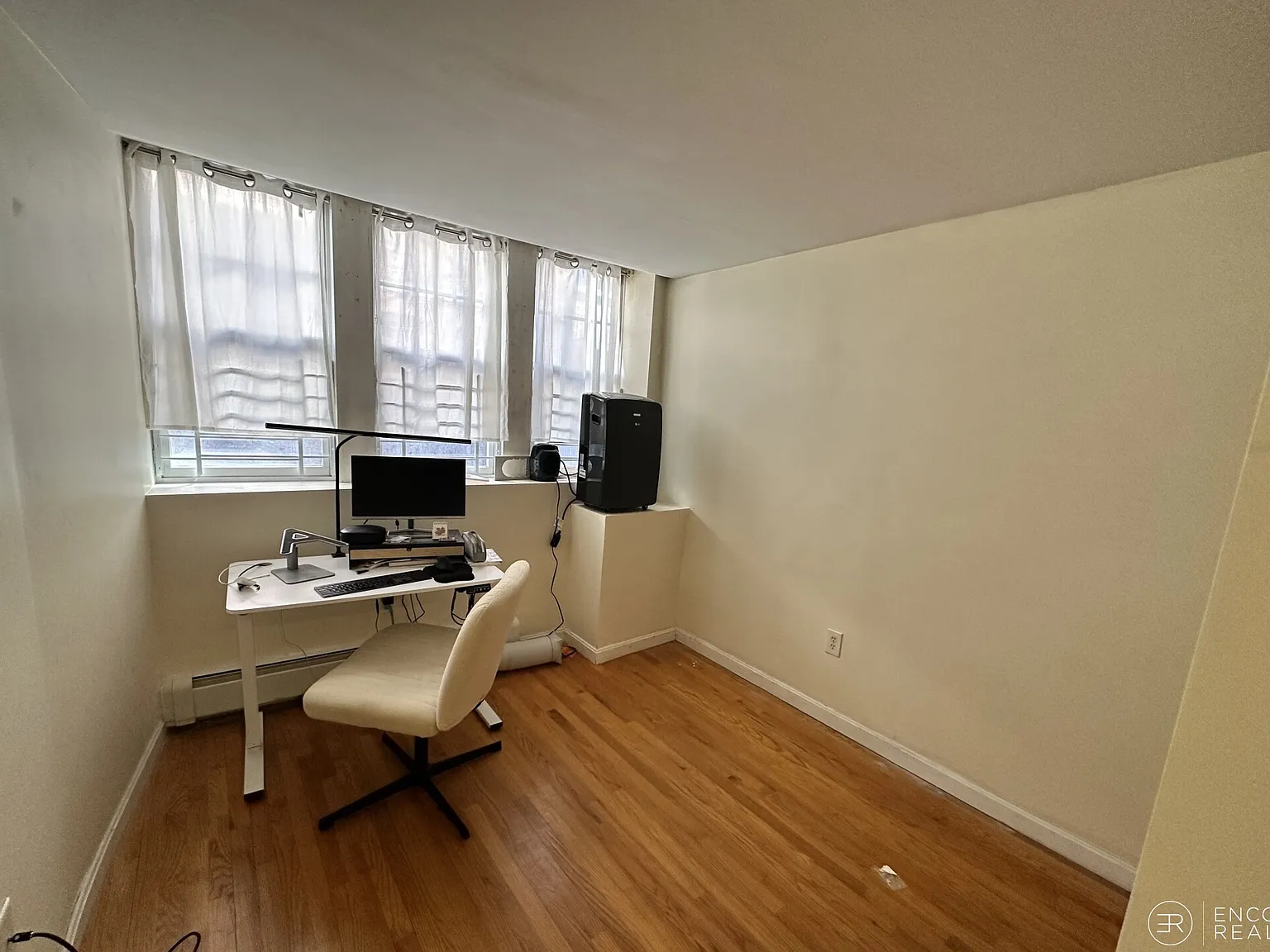 2 bed, 9999 sqft, $4,100 — Photo 4