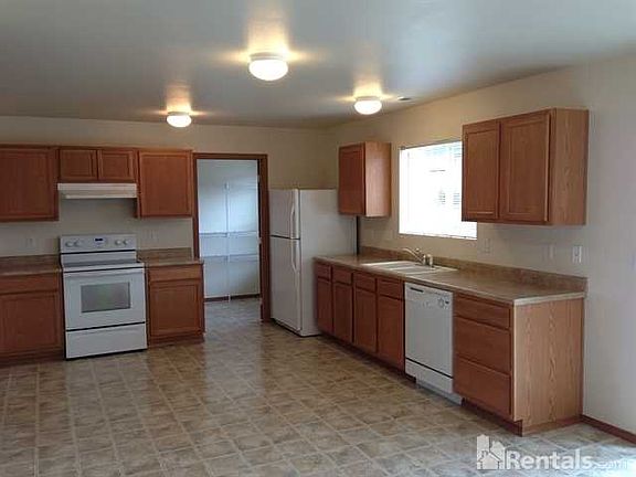 5th image of 17725 93rd Ave E