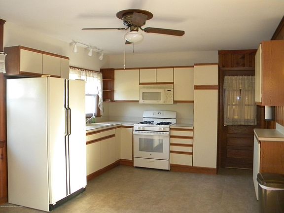 4th image of 61 Clearwater Dr