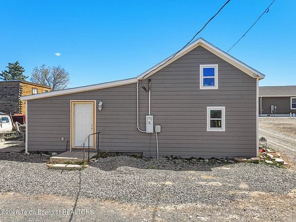 4th image of 110 N 1st St