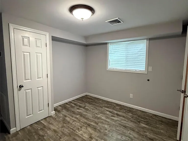 24 California Ave — Photo 9