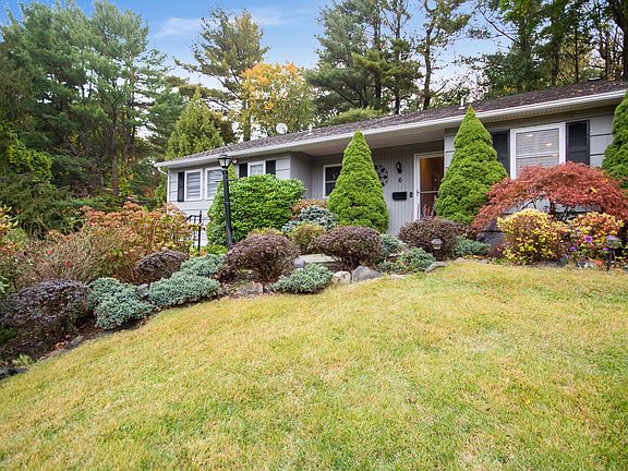 02_6HazeltonCircle_573_FrontView_HiRes.jpg