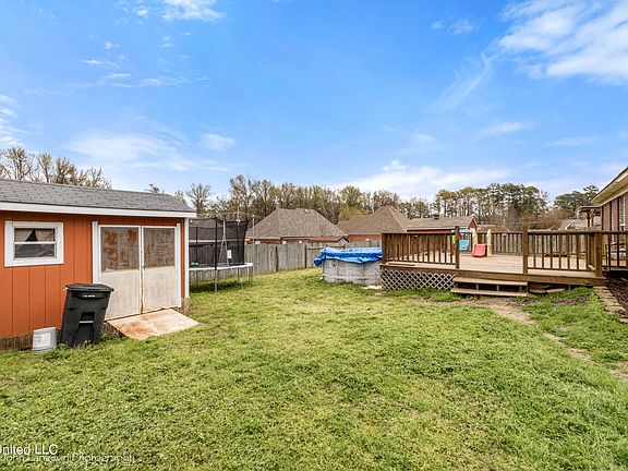 3rd image of 142 Elkwood Ln
