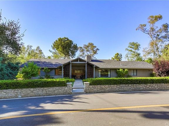 2nd image of 330 Mariposa Dr