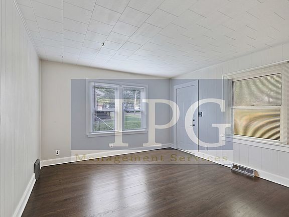 3rd image of 13425 Parker Ave
